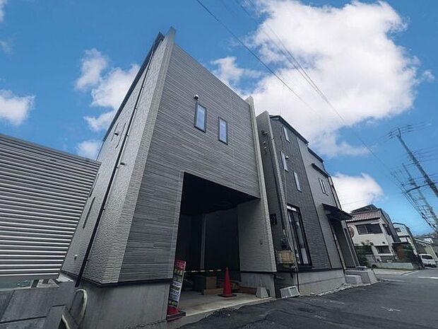 「~3階建て2LDK+2S~」建物面積106平米のゆとりある2LDK+2Sプラン。食洗機など、生活を彩る設備が充実。広々15.3帖のLDKには、ご家族皆様の笑顔が溢れます。