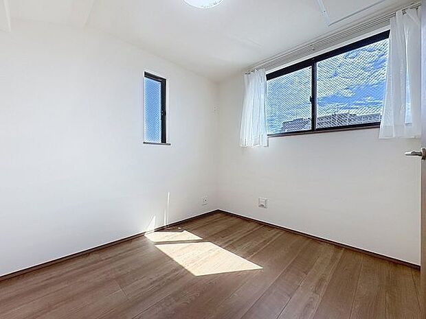 「家具も自由に」家具の配置のし易い室内です。趣味の部屋としても充分な広さを確保しております。