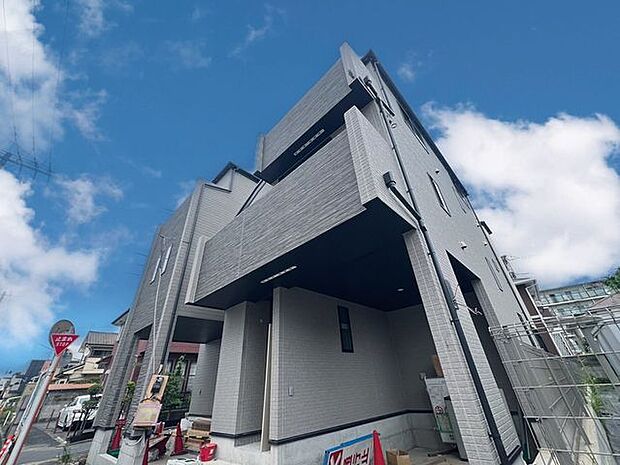 「~3階建て2LDK+2S~」建物面積106平米のゆとりある2LDK+2Sプラン。食洗機など、生活を彩る設備が充実。広々15.3帖のLDKには、ご家族皆様の笑顔が溢れます。