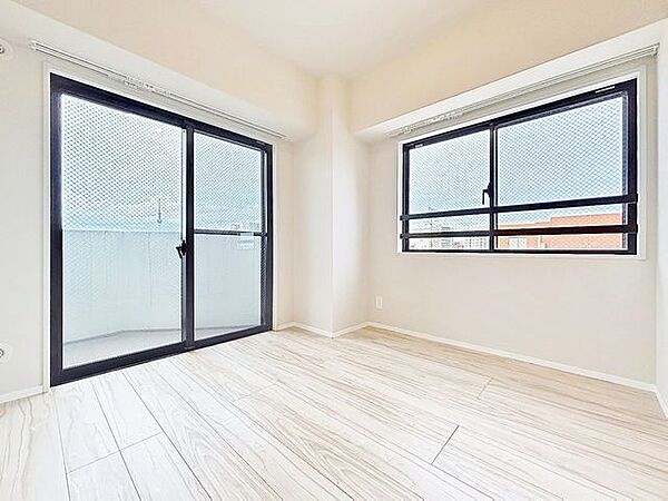 「2面採光の居室」居室に窓が2ヶ所あるので、明るさの確保と、風の通り道ができることで換気のしやすいお家になっています。