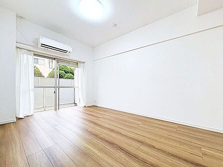「リビングダイニング」一日の中で多くの時間を過ごすことになる住まいだからこそ、いつも穏やかな空間であるように心掛け、「落ち着き」と「安らぎ」と「快適」を実現してくれます。