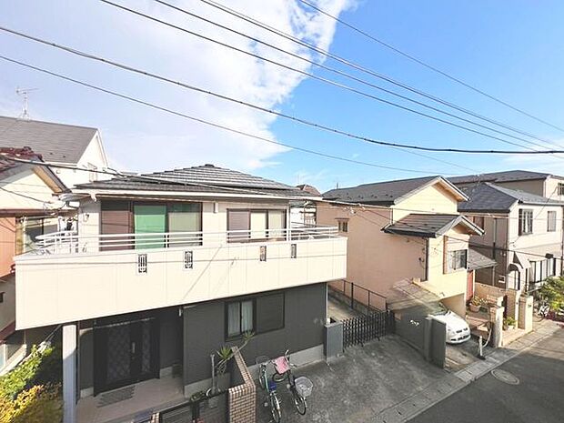 「眺望」穏やかな街並みを一望しながら、爽やかな風と柔らかく降り注ぐ陽光を感じて頂けます。
