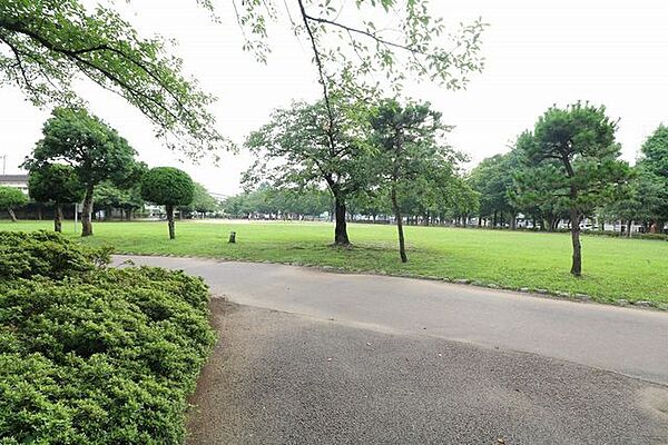 行徳駅前公園 841m