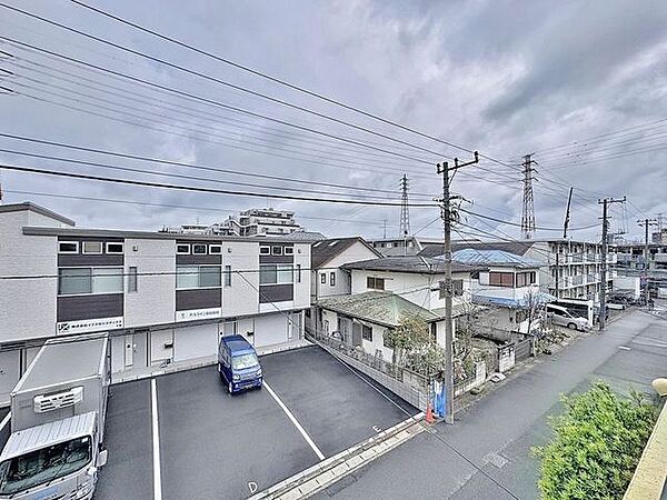 「眺望」心地よい風を感じながら、青空を眺め一息つくことのできる住空間です。