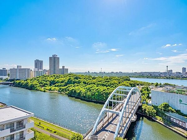 「リバービュー」心地よい風を感じながら、青空を眺め一息つくことのできる住空間です。