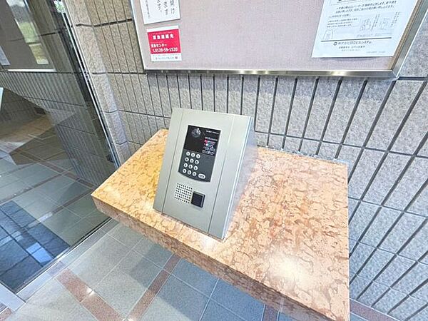 「オートロック完備」当マンションエントランスには、防犯対策の「オートロック」を採用。マンション住人以外の侵入を防ぐために設置しました。お子様がいらっしゃるご家庭にも安心の設備です。