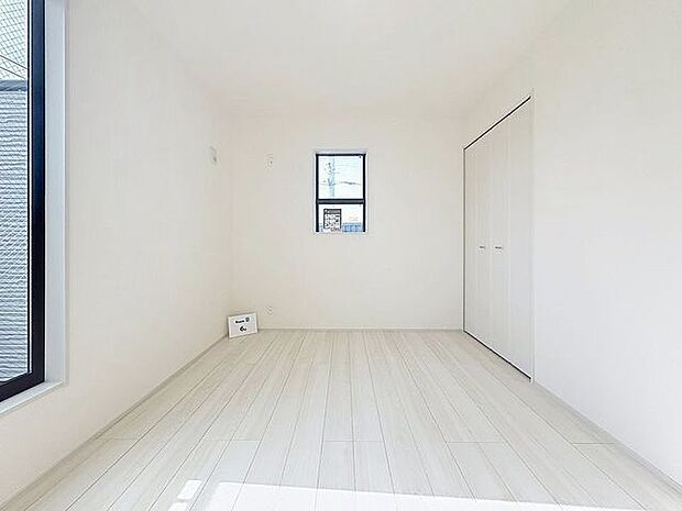 「ナチュラルテイストが心地よい。」柔らかな木目がナチュラルで落ち着きのある空間を演出！採光面からの光との調和でとても暖かみのあるお部屋となります。