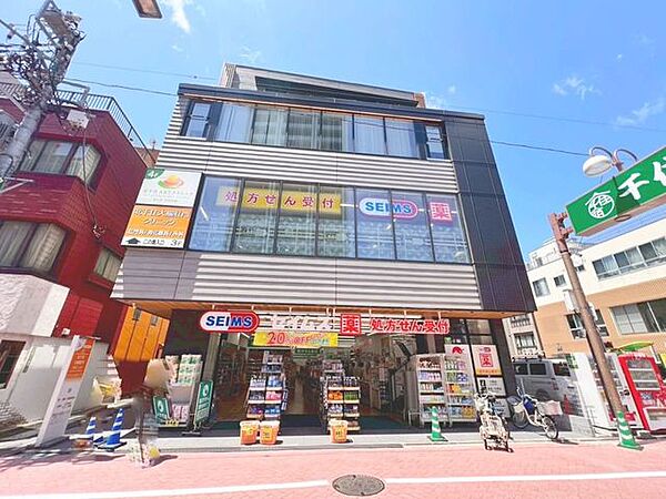 徒歩3分。ドラッグセイムス北千住本町センター通り店 190m