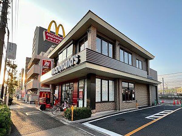 徒歩7分。マクドナルド 明治通り尾久店 520m
