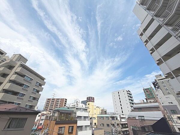 「眺望」心地よい風を感じながら、青空を眺め一息つくことのできる住空間です。