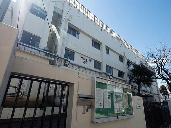江東区立第三砂町中学校 2070m