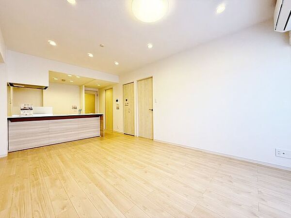 「団欒の場」忙しい朝でも、しっかり家族が揃って食事をして頂けるゆとりある大きさのダイニングスペース。手料理をテーブルで囲む素敵な時間を存分に愉しんで下さい。