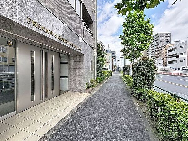 「マンション玄関」