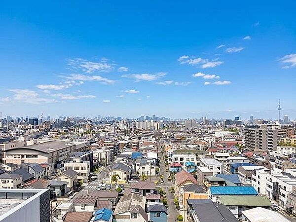 「12階からのの眺望」日々の生活にゆとりと心地良さをもたらしてくれる眺望のお部屋。ここに住まう方にのみ許される憩いの場所です。