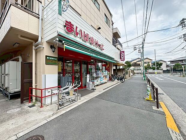 徒歩7分。まいばすけっと青戸1丁目店 500m