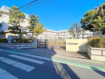 葛飾区立宝木塚小学校 徒歩8分。 590m