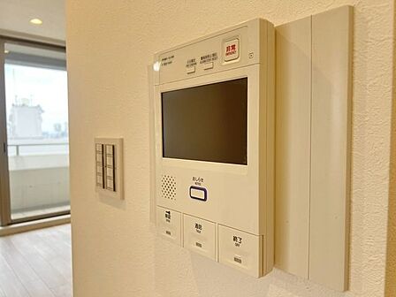 「モニター付きインターホン」 「見える安心」をカタチにしました。誰が来てもわかる様にモニター付きインターホンを設置。快適と安らぎを合わせた優しい設計。