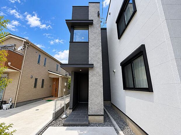 「~3階建て3LDK~」建物面積124平米のゆとりある3SLDKプラン。食洗機など、生活を彩る設備が充実。広々19帖のLDKには、ご家族皆様の笑顔が溢れます。