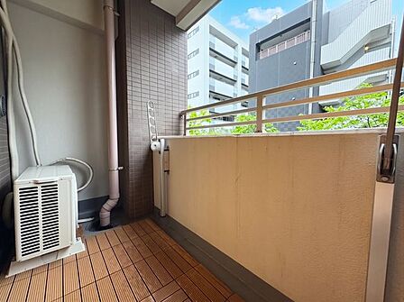 「バルコニー」大きな空に囲まれた気持ちのいい住まい。バルコニーを覗くだけで圧倒的な開放感に包まれます。
