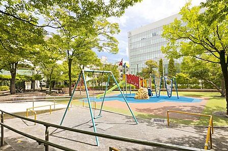 徒歩5分。蛎殻町公園 380m