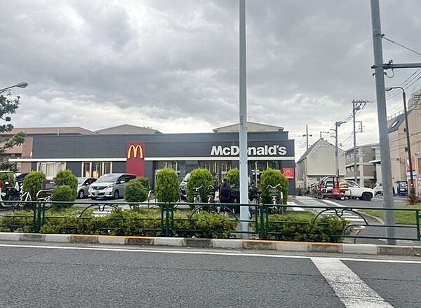 マクドナルド足立六町店 1940m