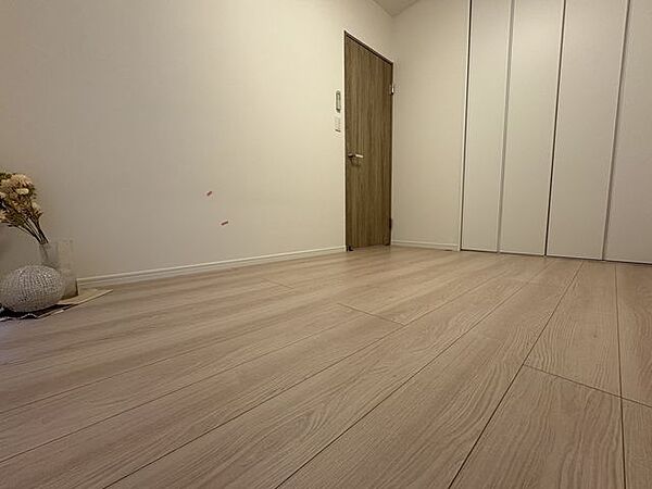 「心地よい空間」ほっと一息つけるような、安心して寛げる雰囲気の空間です。シンプルな内装は、時が経ちニーズが変わっても、フレキシブルに活用頂けます。