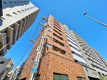 「ヌーベルメゾン鶯谷」ワンフロア120平米以上の角部屋マンション。心地良く暮らしを彩る充実のライフスタイルを」歩いていける距離に、教育施設やお買い物施設が揃う街並み。