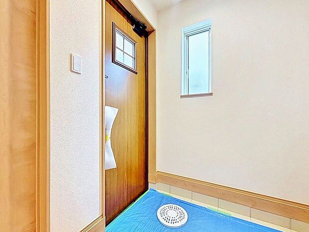 「玄関」家の中でお客様を迎える最初の場所である玄関。豊富な玄関収納で、常に綺麗に保つことが出来ます。