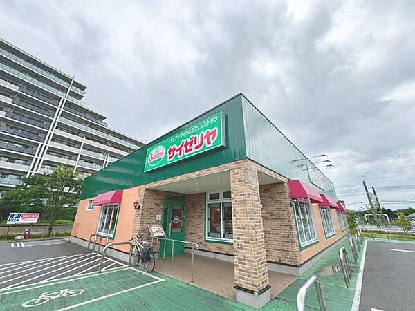 徒歩5分。サイゼリヤフォルテ船橋店 360m