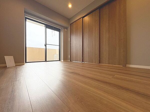 「明るい居室」温もりある自然光を感じていただける居室です。