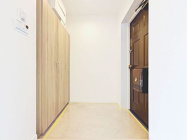 「玄関」家の中でお客様を迎える最初の場所である玄関。豊富な玄関収納で、常に綺麗に保つことが出来ます。