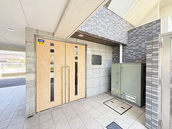 「エントランス入口」気品を感じることのできるエントランス部分。