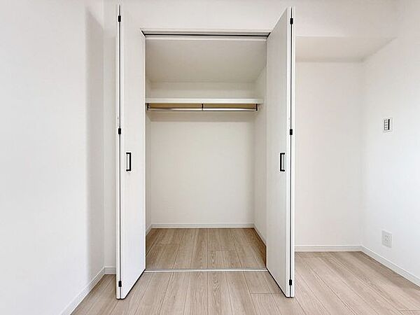 「収納」全ての居室にクローゼットを完備しております。