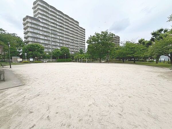 足立区立関屋公園 470m