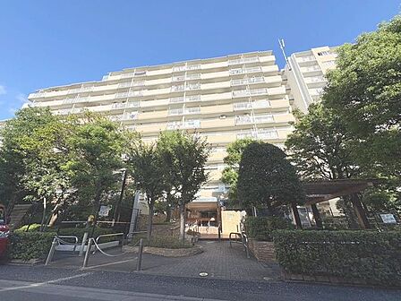 「心地良く暮らしを彩る充実のライフスタイルを」歩いていける距離に、教育施設やお買い物施設が揃う街並み。