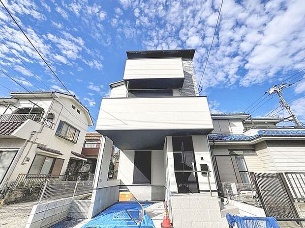 「~3階建て3SLDK~」19帖超えのLDK、豊富な収納、生活を彩る設備など、プラスワンのポイントが詰まった邸宅です。