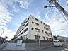 外観：「陽当り良好な住まい。」「心地良い陽光と風が入るリビングには、自然と家族みんなが集まる空間となります。