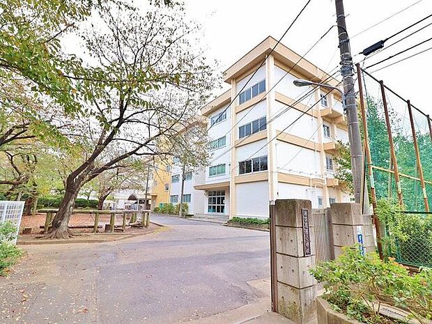 徒歩10分。江戸川区立第四葛西小学校 760m