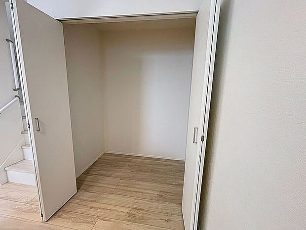 「大型収納」居室を最大限にお使い頂けるように収納スペースが豊富になっています。