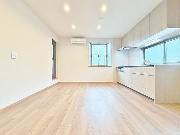 「インテリアを引き立てるホワイト」お部屋全体が優しく柔らかな色合いとなっていて、お家時間を穏やかに過ごせる空間が広がっています。