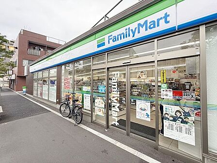 ファミリーマート大島駅北店 210m