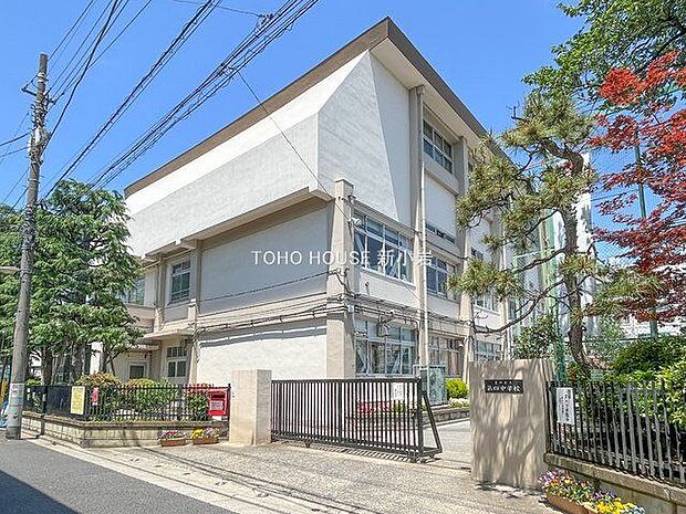 荒川区立第四中学校 530m