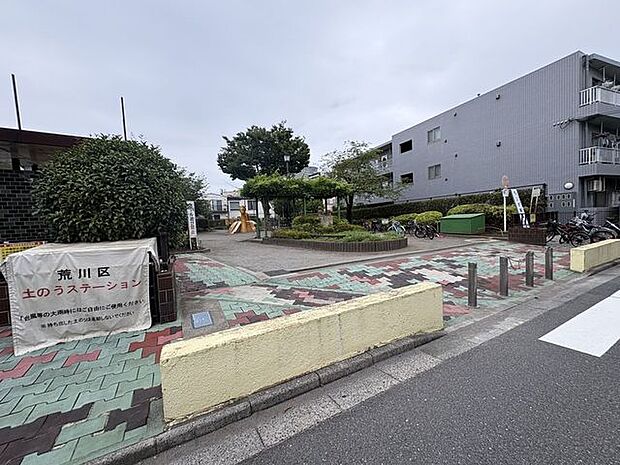 荒川五丁目公園（らくだ公園） 730m