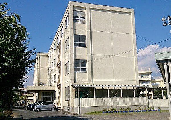 市川市立行徳小学校 690m