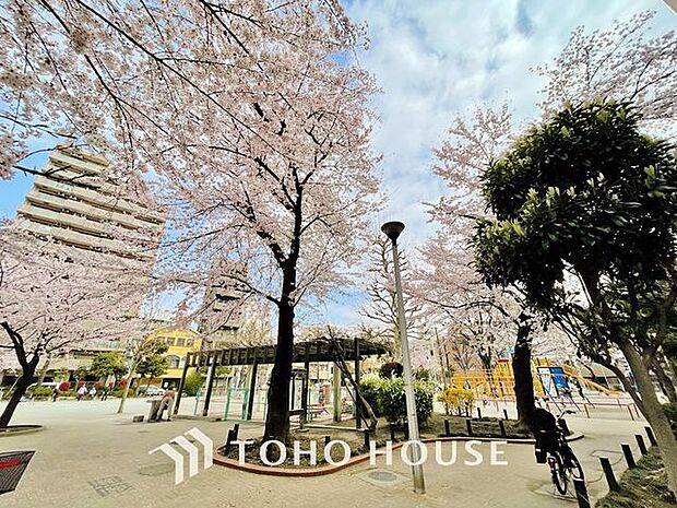 徒歩5分。台東区立入谷南公園 370m