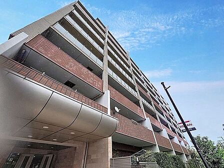 「~レクセルプラッツァ原木中山~」一日の中で多くの時間を過ごすことになる住まいだからこそ、いつも穏やかな空間であるように心掛け、「落ち着き」と「安らぎ」と「快適」を実現してくれます。