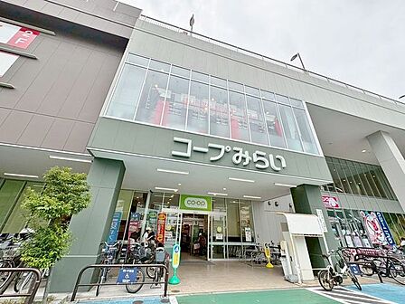 徒歩5分。コープ葛飾白鳥店 390m