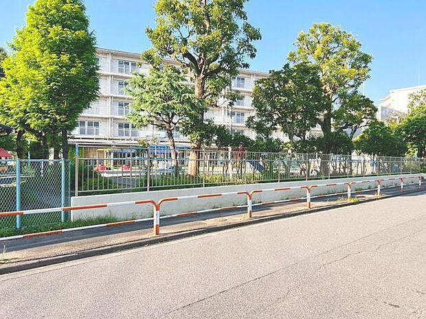徒歩12分。足立区立第三上沼田保育園 890m