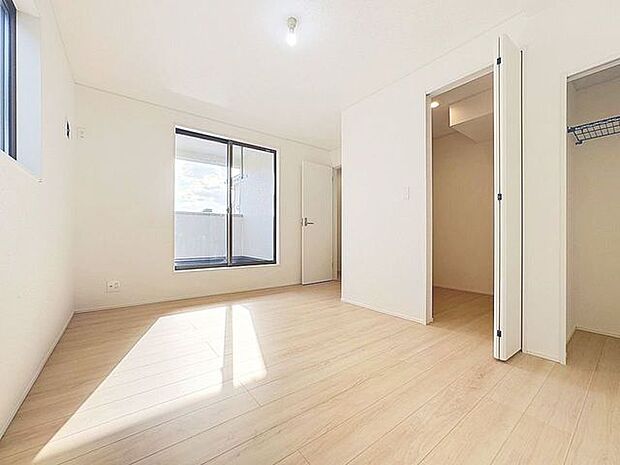 「2面採光の居室」居室に窓が2ヶ所あるので、明るさの確保と、風の通り道ができることで換気のしやすいお家になっています。