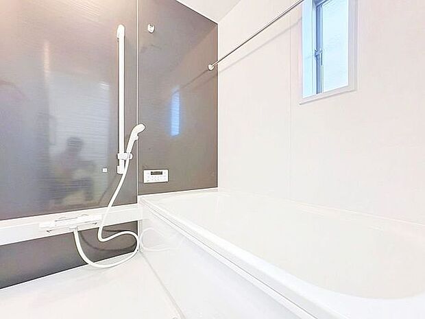 「一日の疲れをリフレッシュ♪快適バスルーム」癒しの空間バスルームです。天気に左右されずに洗濯物を乾かせる、浴室乾燥機&オートバス機能付きです。